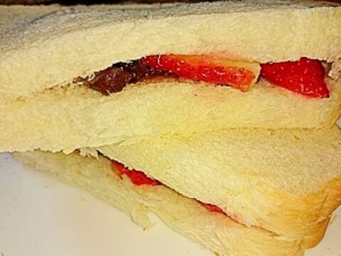 食パンで簡単‼いちごあんトーストサンド